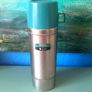 Vintage Thermos Silver and Teal Insulated Bottle 6 Cups